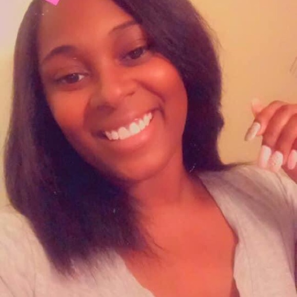 Meet your Posher, Alexia - Picture 1 of 1